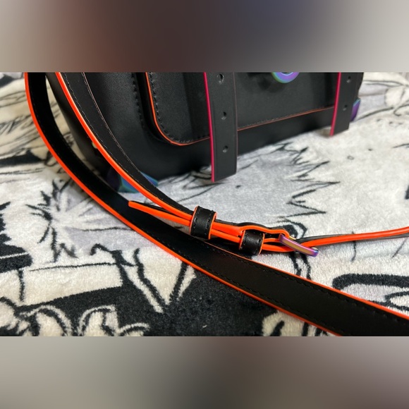 Manhattan Medium Contrast-Trim Leather Satchel - Picture 11 of 14